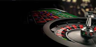 Người chơi Việt Nam trải nghiệm baccarat live tại longfu88 trên điện thoại